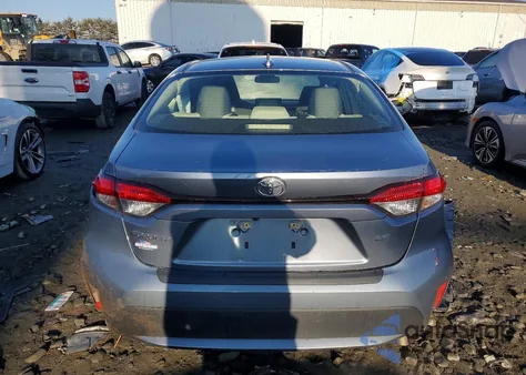 2022 Toyota Corolla Le z USA, uszkodzony, nr VIN JTDEPMAE5NJ203793